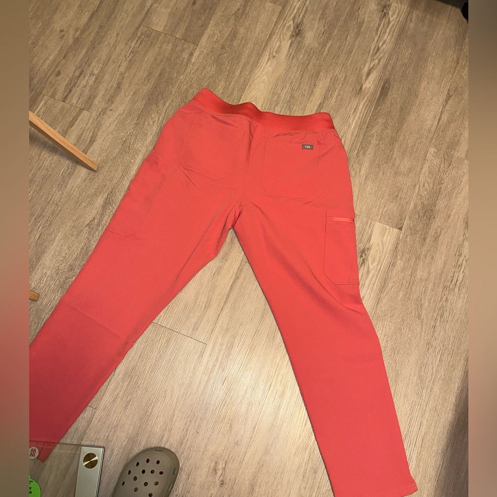 figs dessert rose scrub pants